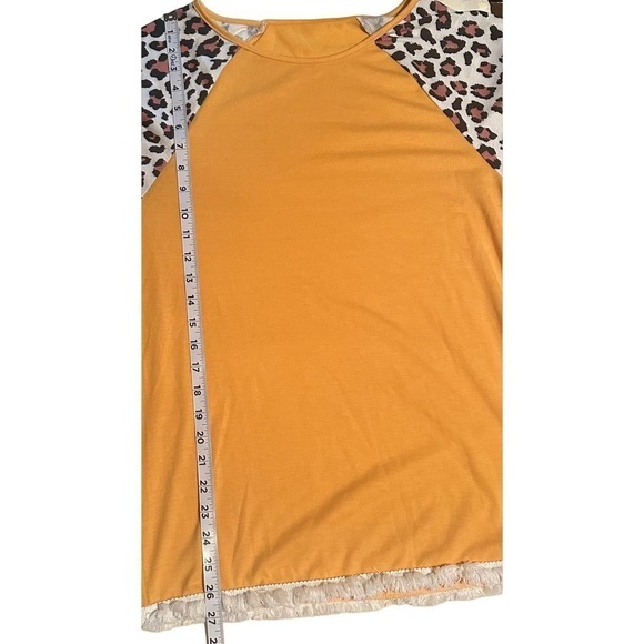 Cheetah Print Fringe Hem Top Size Medium - Picture 5 of 7
